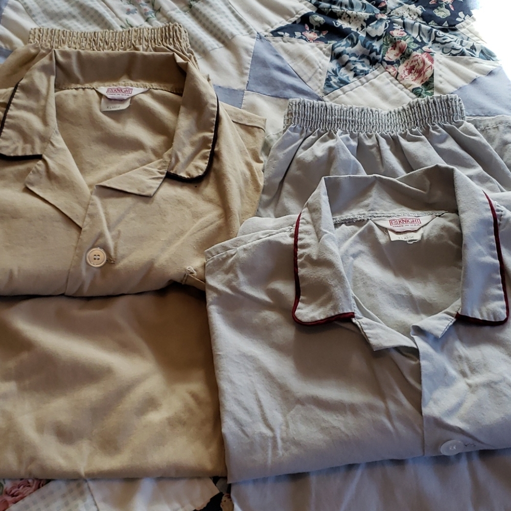 2 pairs mens pjs.